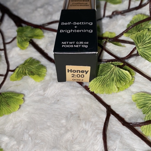 LIQUID CAFFEINE CONCEALER - Picture 2 of 3